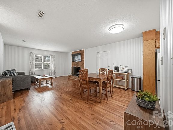 4th image of 605 8th Ave SW APT A1