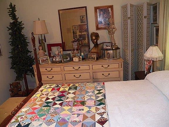 4th image of 402 Oakwood Ave APT 203