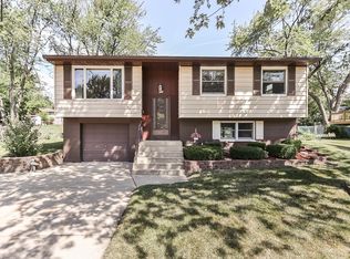 510 Plymouth Ln, Schaumburg, IL 60193