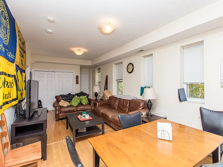 1621 N Honore St #3R — Photo 9