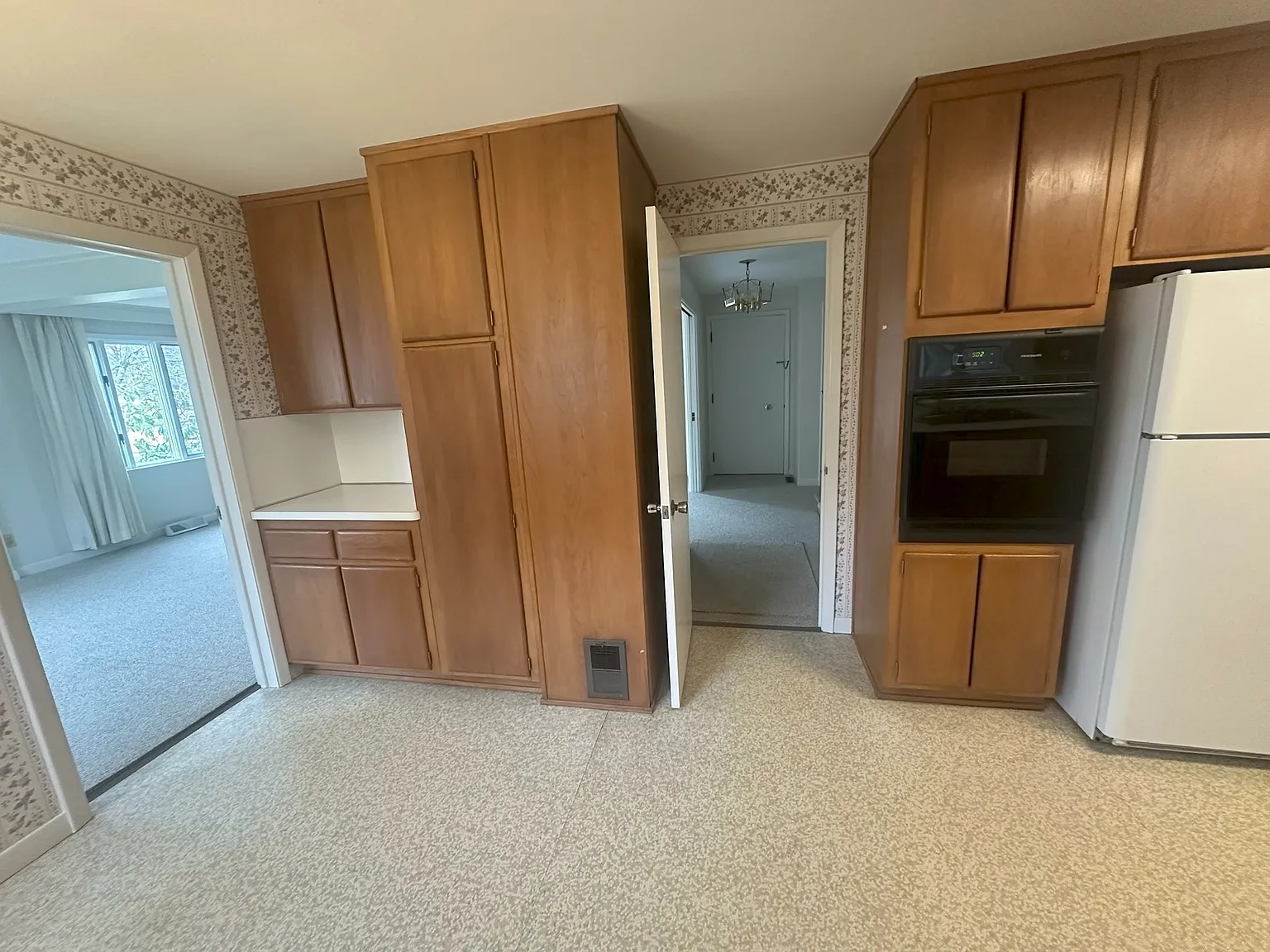 3 bed, 1.5 bath, 1700 sqft, $1,700 — Photo 3