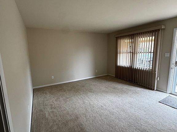 5th image of 114 Windsor Dr