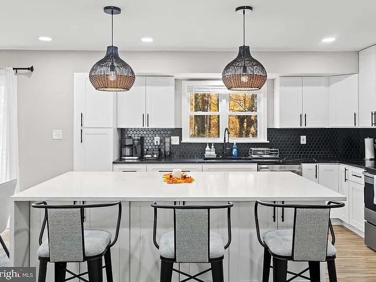 4307 San Carlos Dr — Photo 3