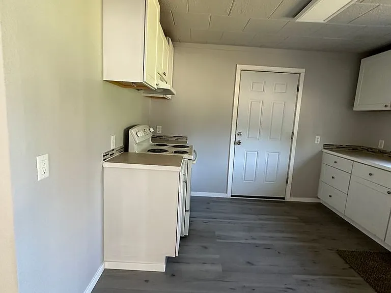 165 NE Oak St — Photo 13