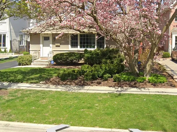 229 Fuller Rd, Hinsdale, IL 60521