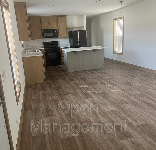 825 1st Ave E #83 — Photo 10
