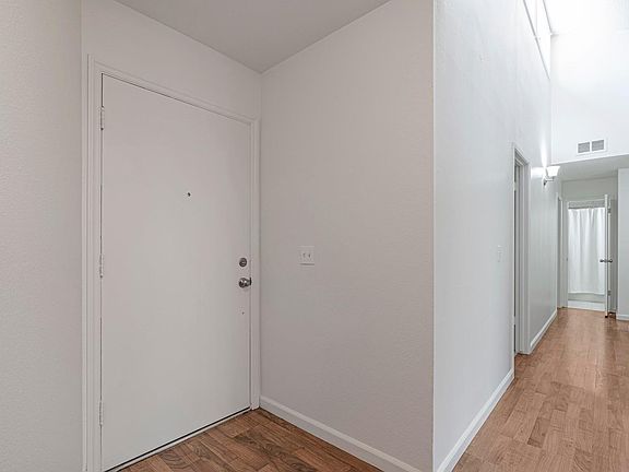5th image of 934 W 9th Street