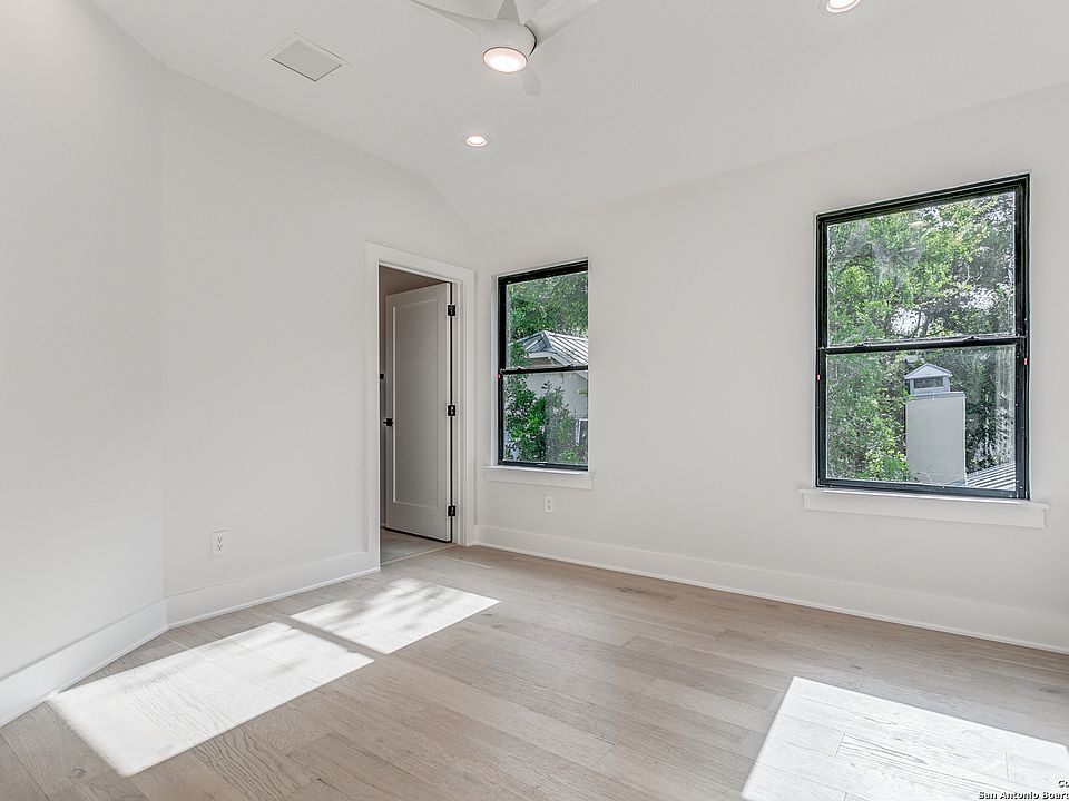 1st image of 119 Grant Ave