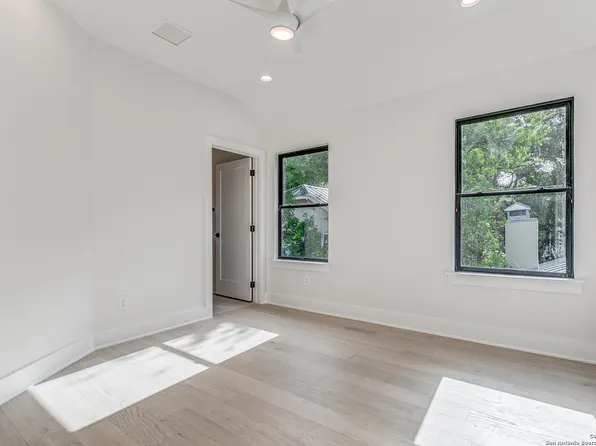 119 Grant Ave, Alamo Heights, TX 78209