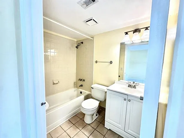 251 Palm Cir W #206 — Photo 4
