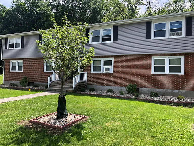 1 Manor Dr — Photo 9