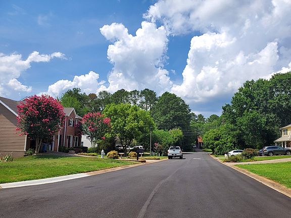 4th image of 420 Hunters Glen Ct
