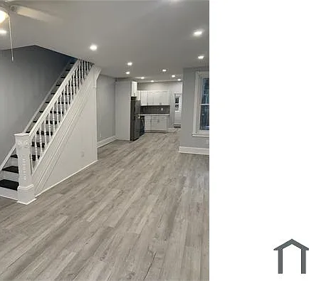 3 bed, 1000 sqft, $2,136 — Photo 1