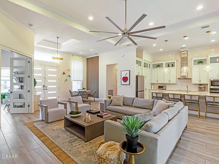 2426 Hyatt Creek Ln — Photo 9