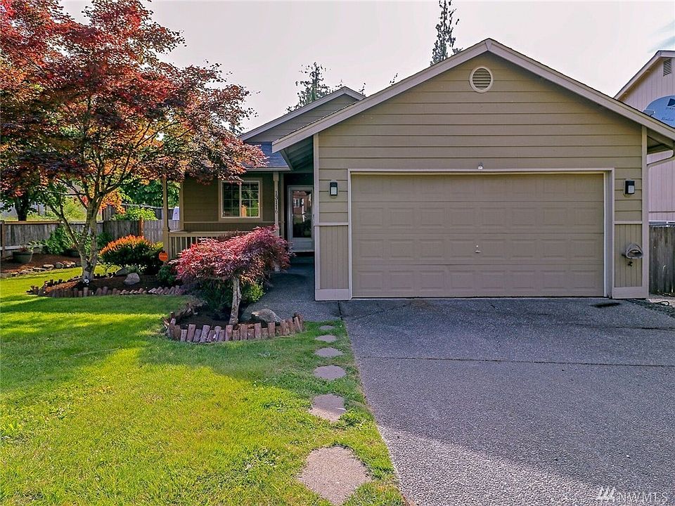Perfect Rambler if You're Looking for One Level Living with a Large Yard & Designated RV Parking + a Large Fully Fenced Corner L