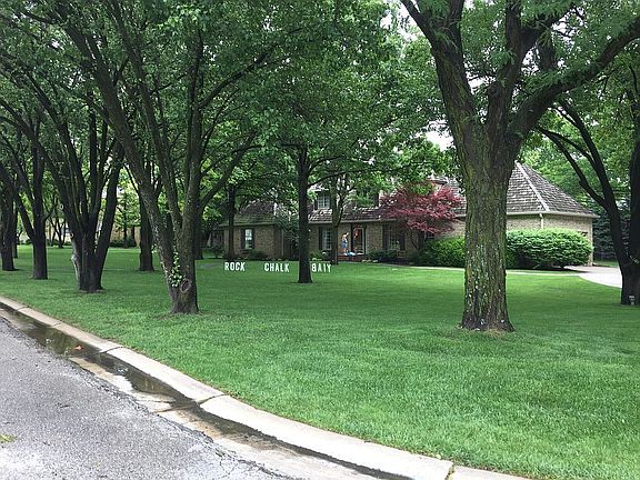 5th image of 18 N Sandalwood St