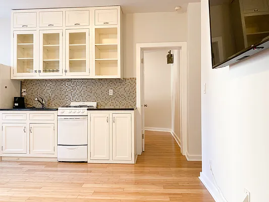 Rented by Real Broker NY LLC | media 60