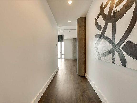 4th image of 2408 Victory Park Ln APT 731