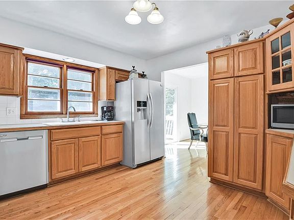 3rd image of 8105 W 63rd Ter
