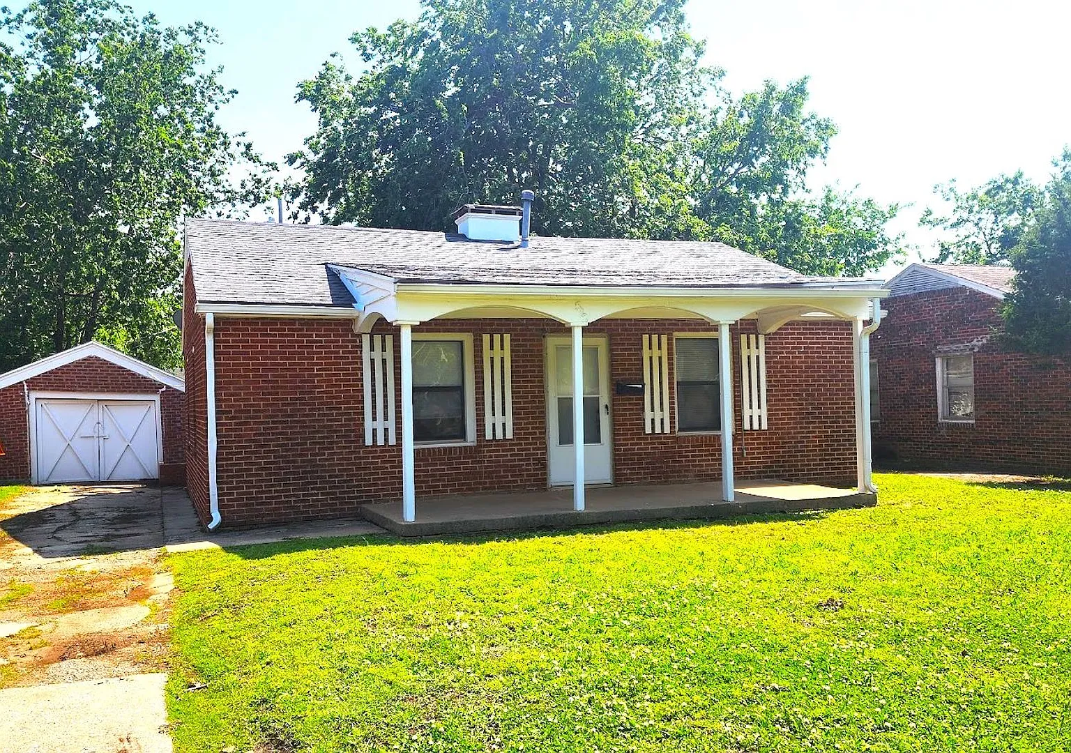 2 Bed 1 Bath 1 Car Detached Garage in Chesser Addn Midwest City — Photo 3