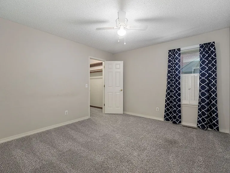 4035 S Parkcrest Ave — Photo 28