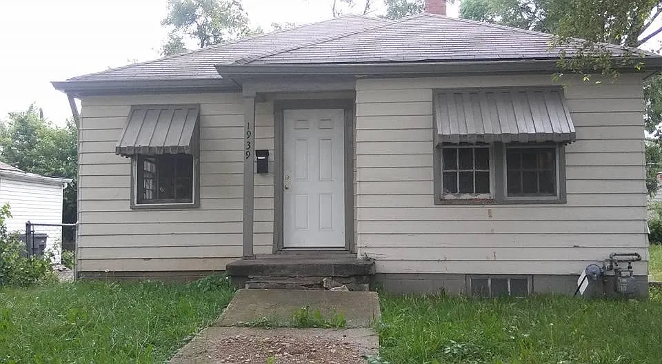 1939 Winfield Ave photo 1