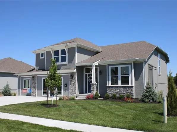 15508 Lakeside Dr, Basehor, KS 66007