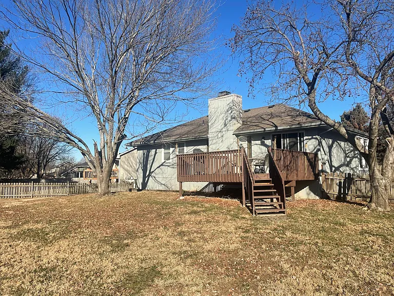 NE Cedar St — Photo 19