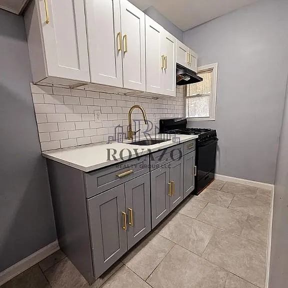 300-301 Lyons Ave #6AA — Photo 1