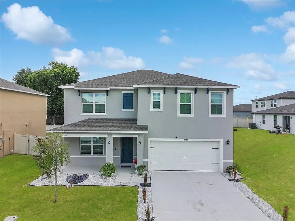 5 bed, 3.0 bath, 2696 sqft, $3,400 — Photo 1