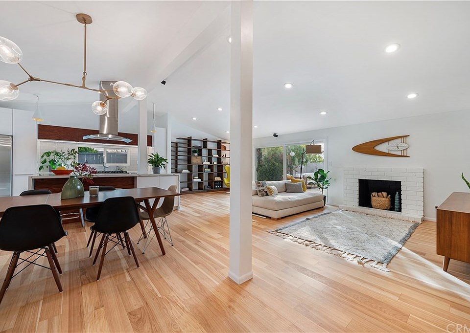 1st image of 20651 Clarendon St