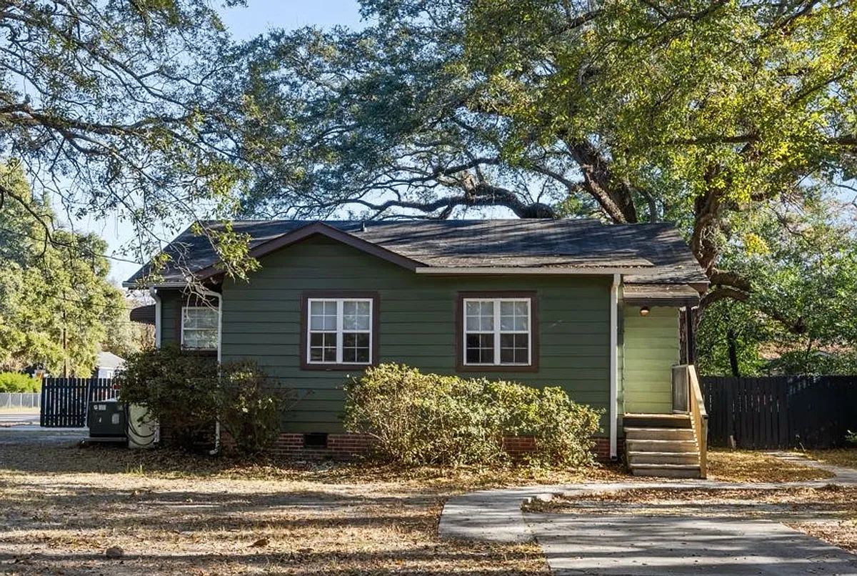 Building Photo - 2679 Olympia Ave