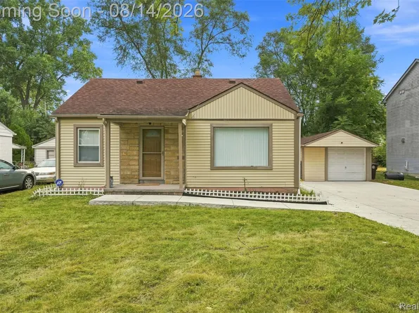 19346 Angling St, Livonia, MI 48152