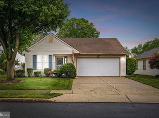 9 Fernwood Ct, Columbus, NJ 08022