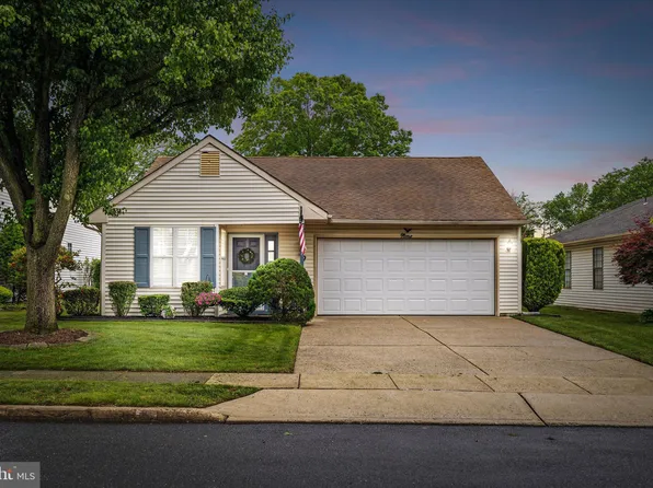 9 Fernwood Ct, Columbus, NJ 08022