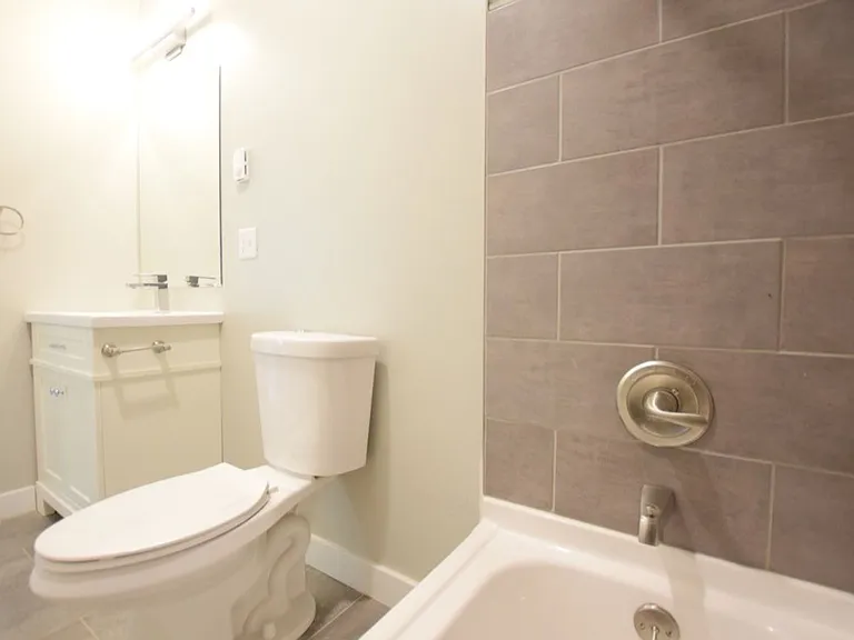 217 Columbia St — Photo 147