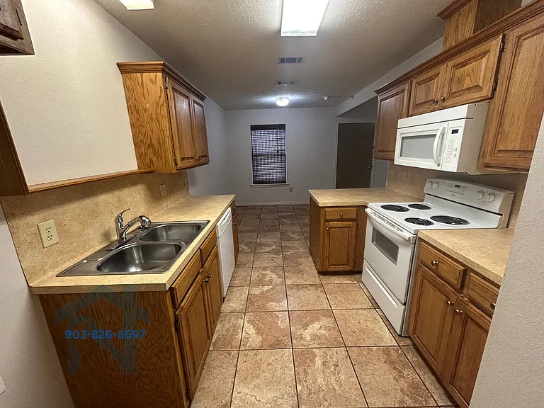 799 Houston St #A — Photo 4