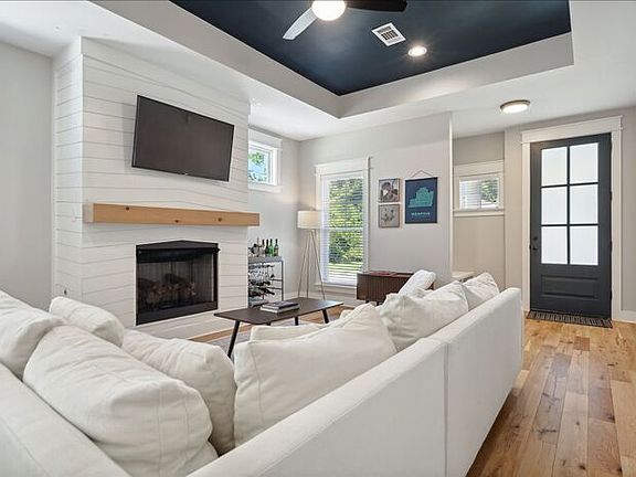 3rd image of 319 Williford St