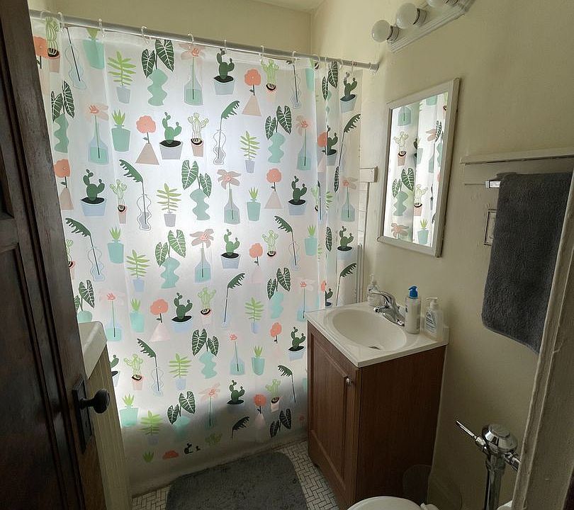 1st image of 2636 N Oakland Ave APT 31
