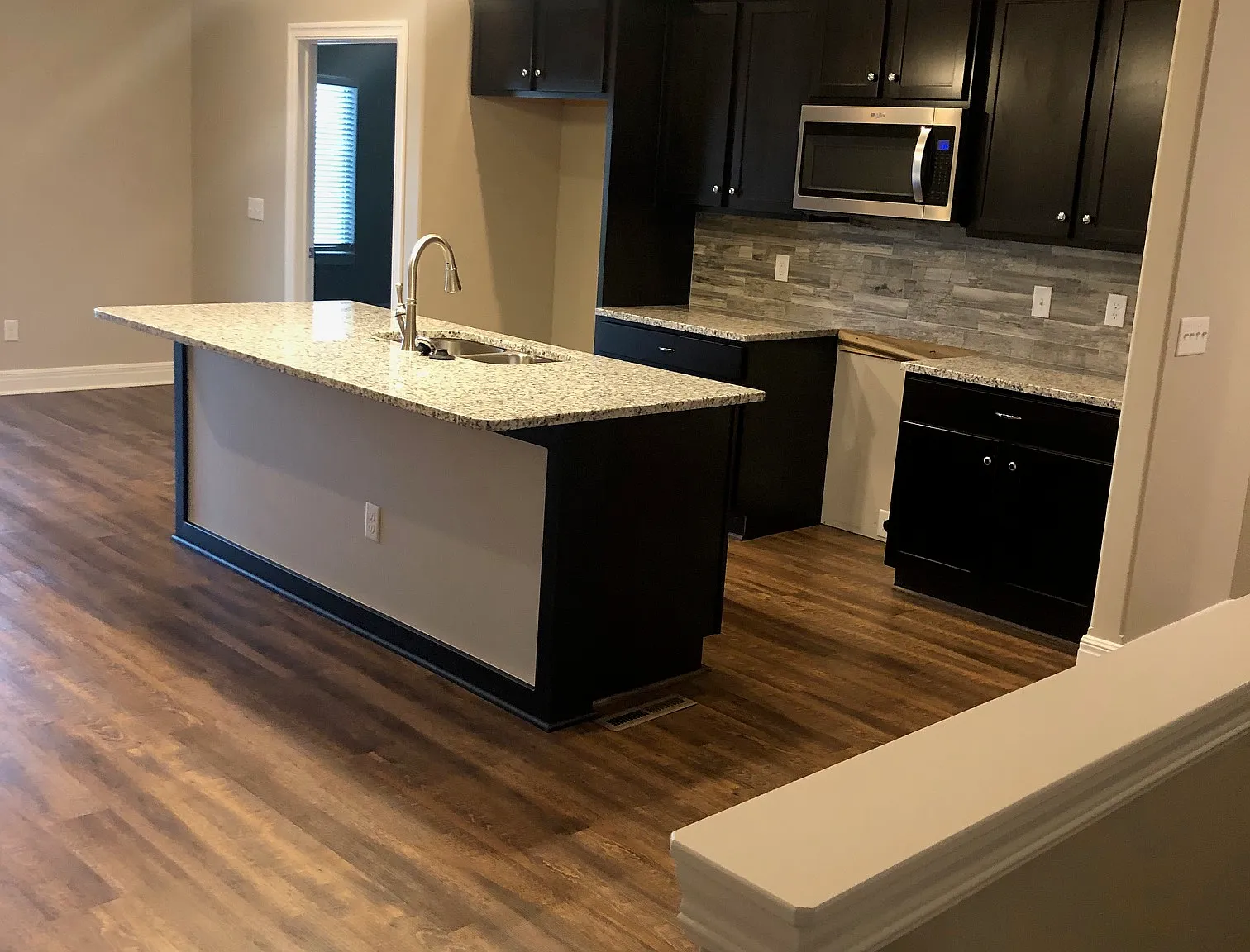 2 bed, 2416 sqft, $2,000 — Photo 2