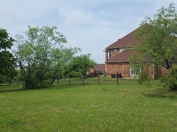 5th image of 1028 Mallard Pointe Dr