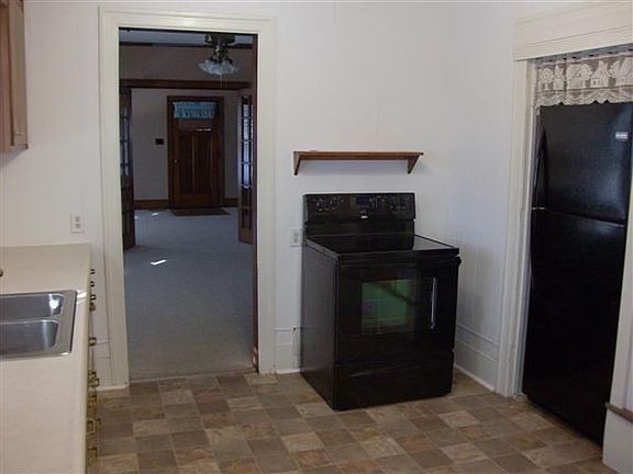 4th image of 1901 College Ave