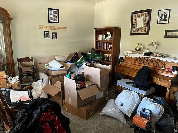 3rd image of 301 E Salem Park Cir