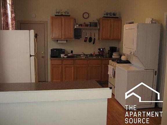 3rd image of 1946 W Belmont Ave APT 1R
