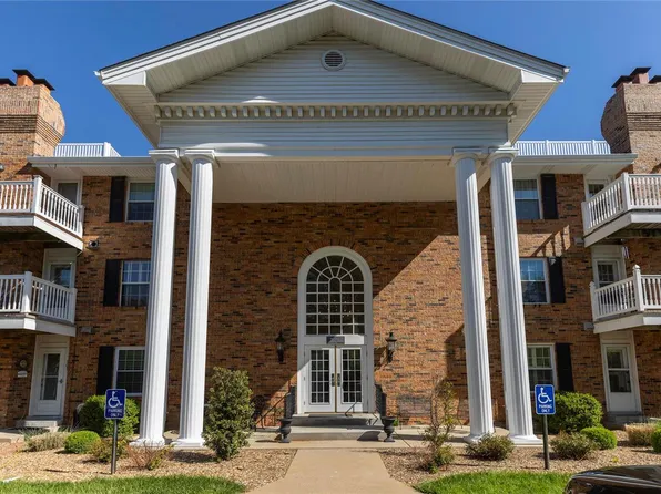 312 Clayton Crossing Dr APT 203, Ballwin, MO 63011