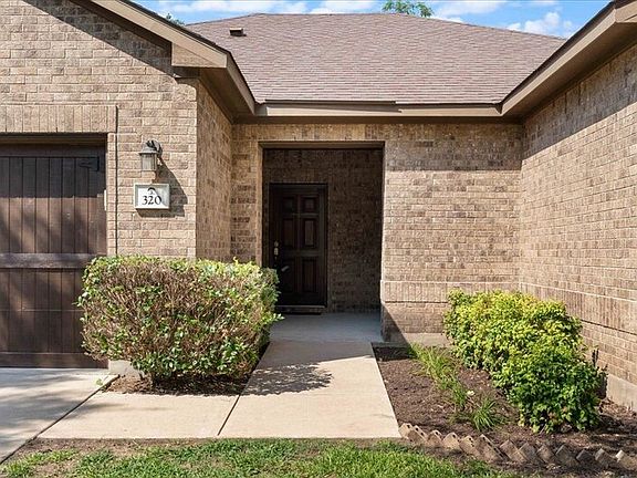 3rd image of 320 Island Oak Dr