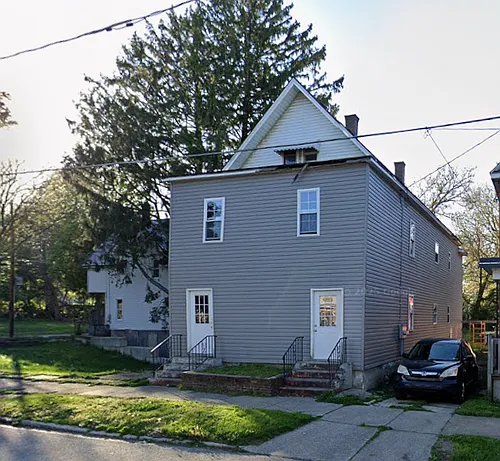 656 W 4th St #1 Photo 1