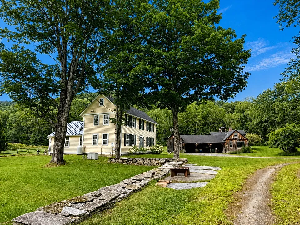 872 Grassy Brook Rd