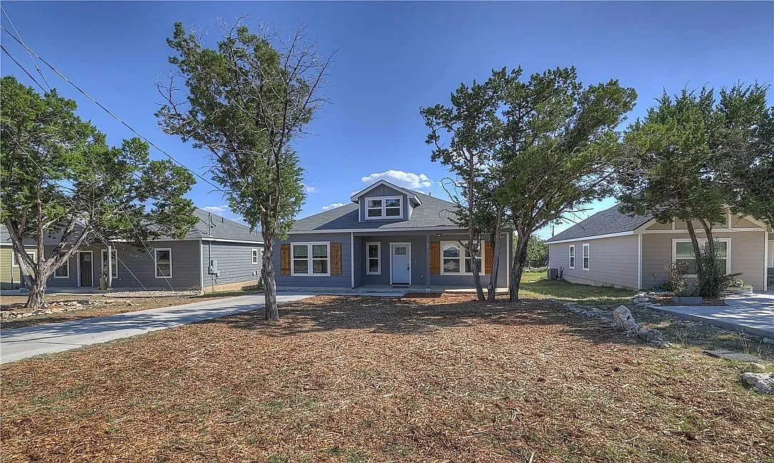 3 bed, 1324 sqft, $1,875 — Photo 2