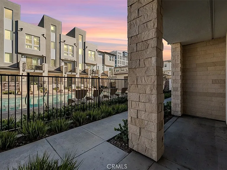 1415 W Cara Dr — Photo 1